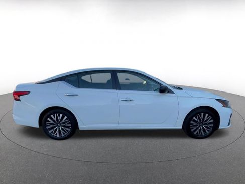 Used 2025 Nissan Altima 2.5 SV FWD image 16