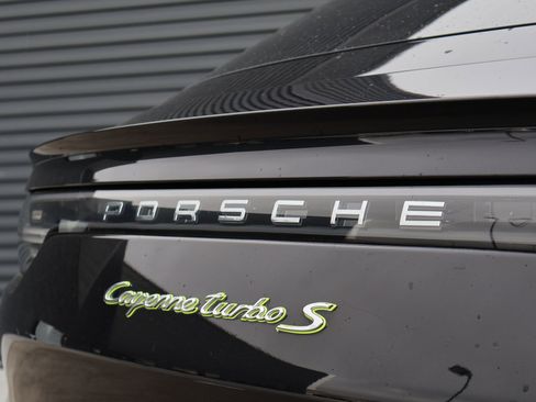 Certified 2022 Porsche Cayenne Turbo S AWD/4WD image 31