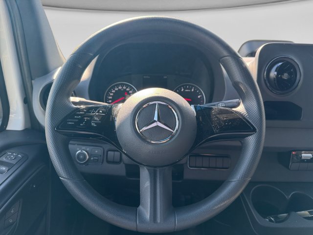 Used 2025 Mercedes-Benz Sprinter 2500 image 8
