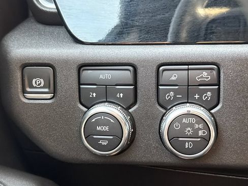 Used 2025 GMC Sierra 1500 SLT AWD/4WD image 24