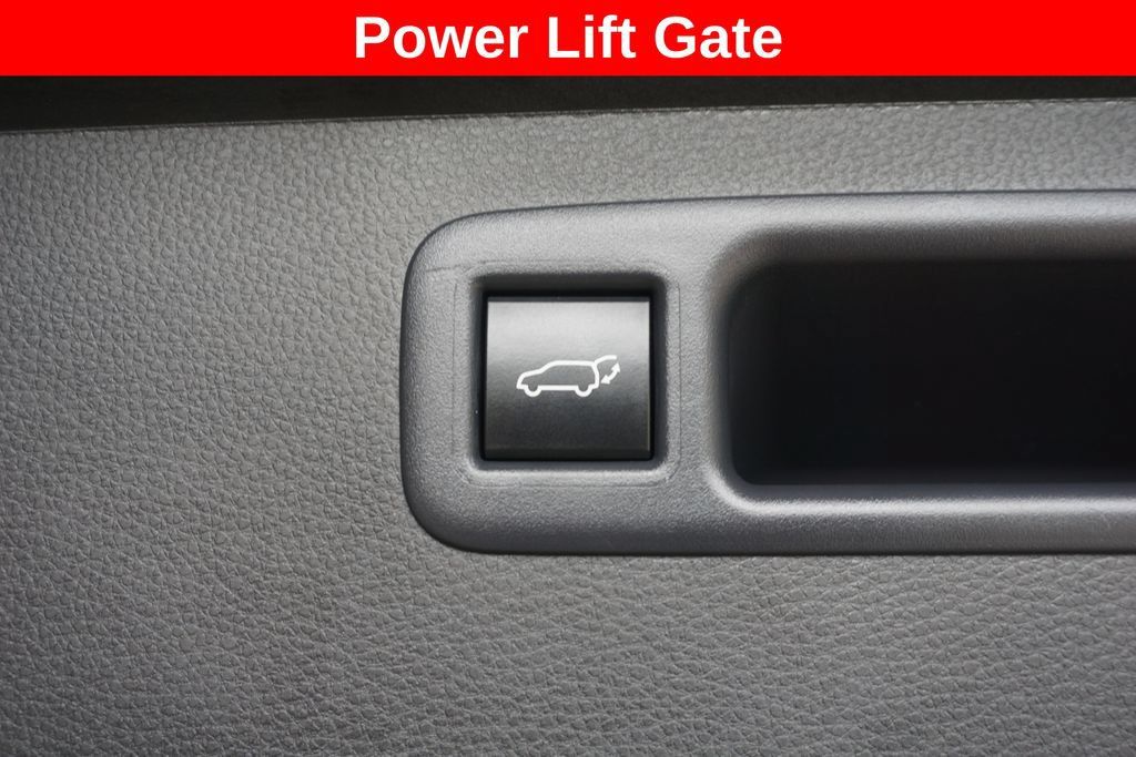 Certified 2025 Toyota Highlander XLE FWD image 19