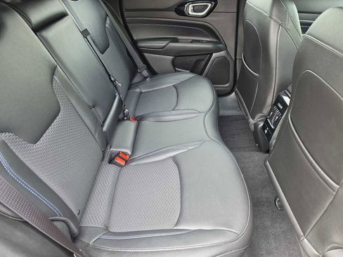 Used 2025 Jeep Compass Latitude w/ Convenience Group image 17