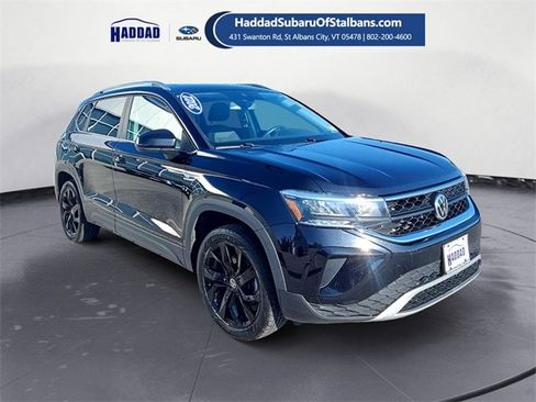 Used 2022 Volkswagen Taos SE w/ Panoramic Sunroof Package image 7