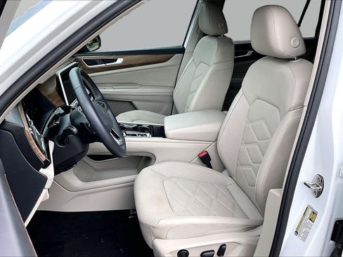 Used 2024 Volkswagen Atlas SE FWD image 8