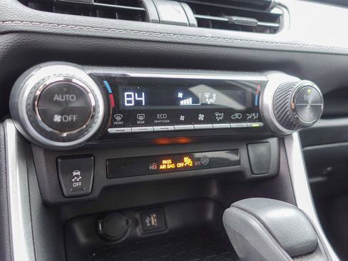 Used 2025 Toyota RAV4 XLE image 17