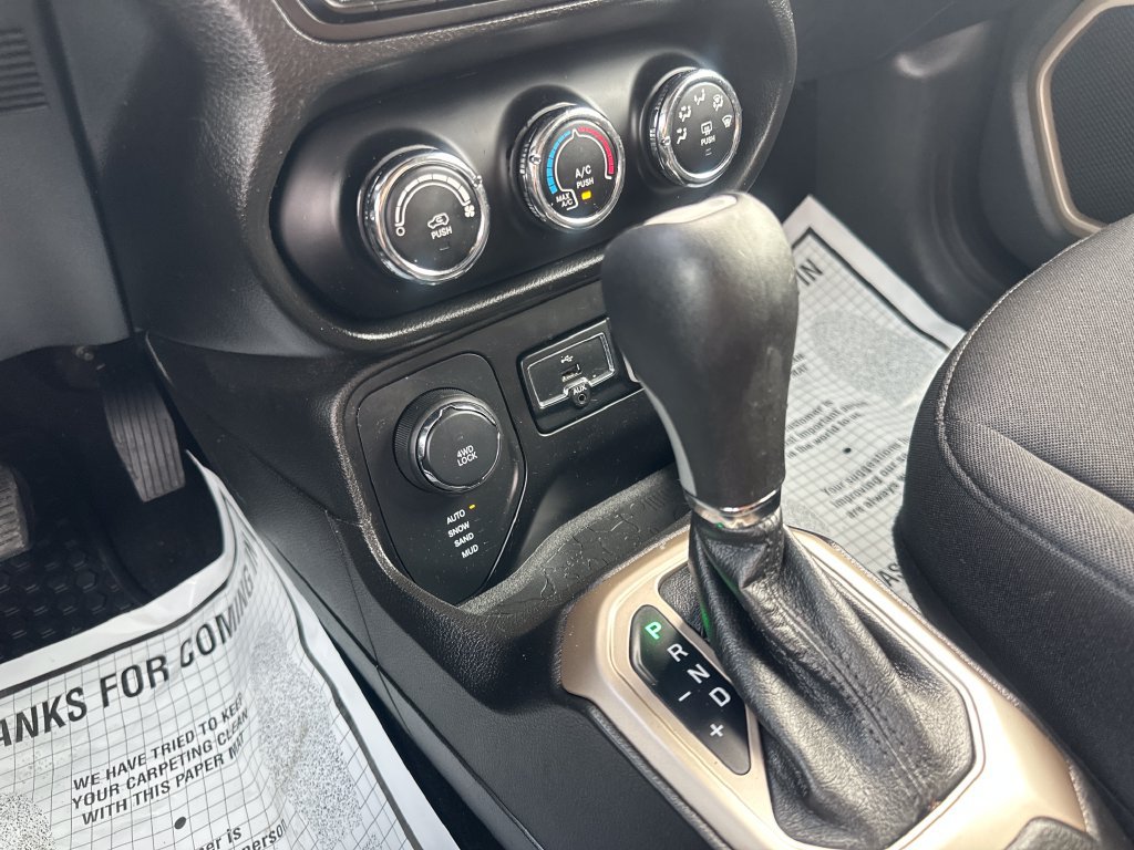 Used 2017 Jeep Renegade Latitude w/ Cold Weather Group AWD/4WD image 29