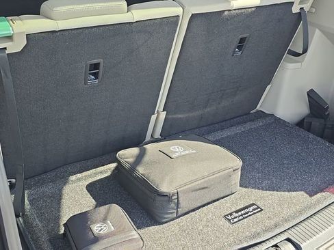 Used 2025 Volkswagen Atlas SE image 6