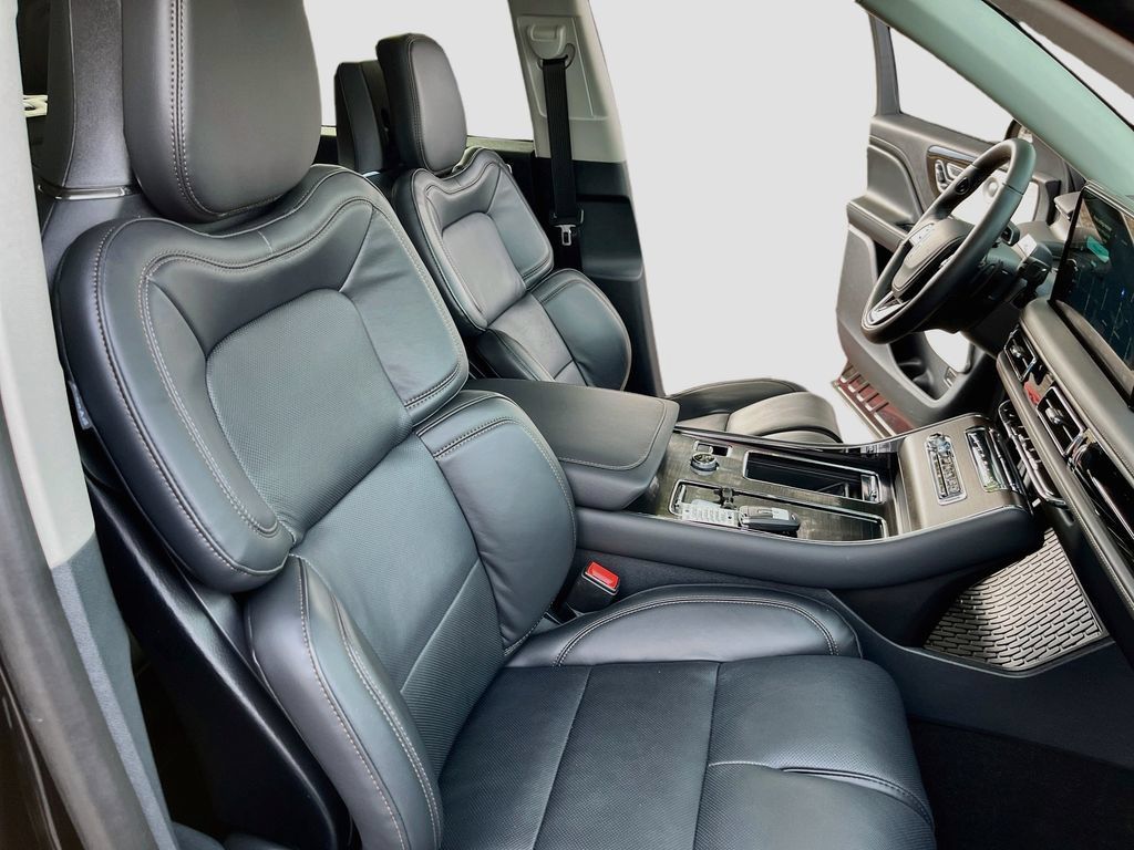 Used 2026 Lincoln Aviator Reserve AWD/4WD image 31
