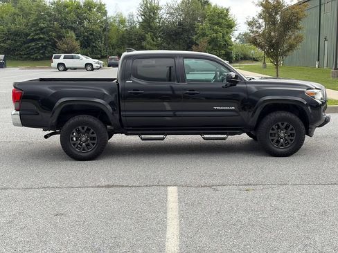 Used 2020 Toyota Tacoma SR5 w/ SR5 Appearance Package (SM) RWD image 9