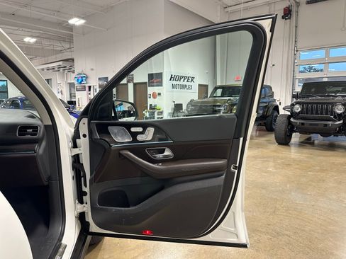 Used 2020 Mercedes-Benz GLS 450 4MATIC image 36