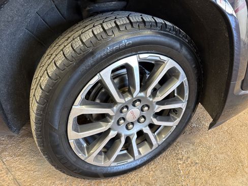 Used 2021 GMC Acadia Denali w/ Denali Ultimate Package image 14