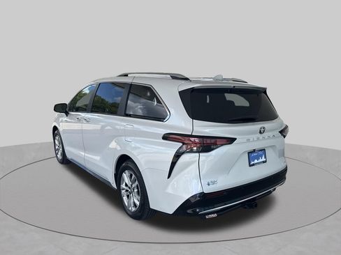 Used 2026 Toyota Sienna Limited FWD image 5