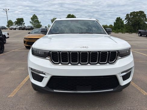 Used 2025 Jeep Grand Cherokee Limited w/ Trailer Tow Package AWD/4WD image 2