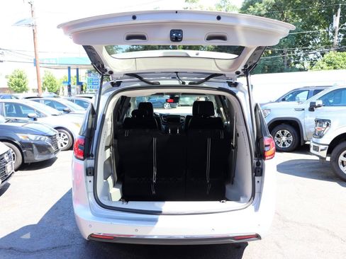 Used 2024 Chrysler Pacifica Touring-L FWD image 61