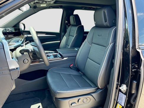 New 2026 Cadillac Escalade ESV Luxury w/ Touring Package AWD/4WD image 15