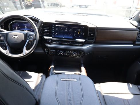 Used 2025 Chevrolet Silverado 2500 High Country w/ Technology Package AWD/4WD image 19