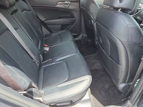 Used 2025 Kia Sportage EX FWD image 18