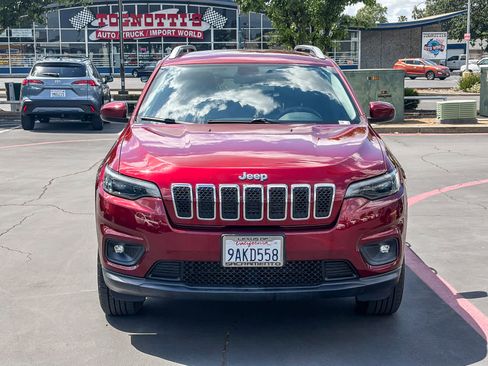 Used 2019 Jeep Cherokee Latitude Plus w/ Cold Weather Group AWD/4WD image 6