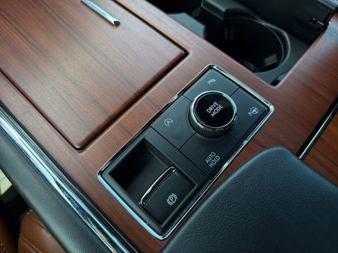 Used 2020 Lincoln Navigator L Reserve AWD/4WD image 19