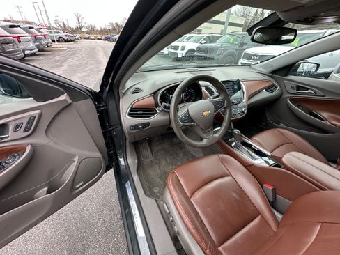 Used 2017 Chevrolet Malibu Premier image 25