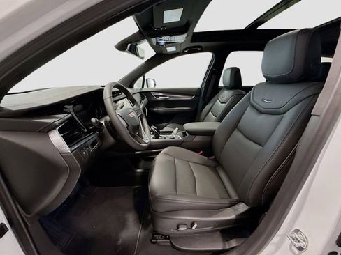 New 2025 Cadillac XT6 Luxury image 18