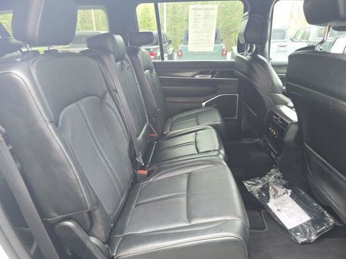 Used 2023 Jeep Wagoneer L Series II AWD/4WD image 14