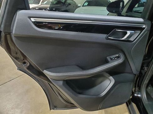 Used 2018 Porsche Macan image 28