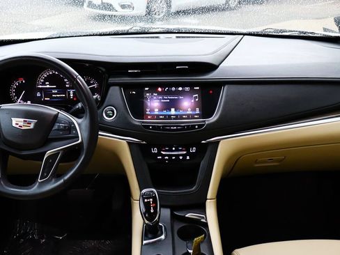 Used 2017 Cadillac XT5 FWD image 36