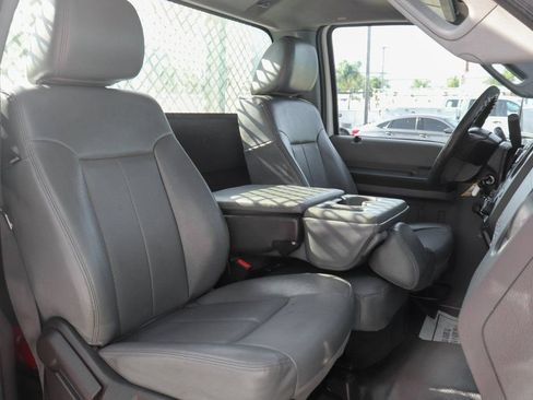 Used 2015 Ford F550 2WD Regular Cab Super Duty image 29