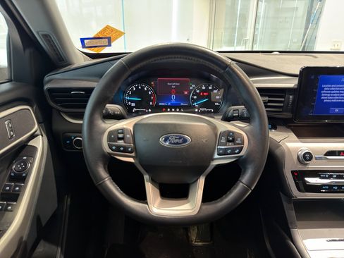 Used 2023 Ford Explorer XLT RWD image 15