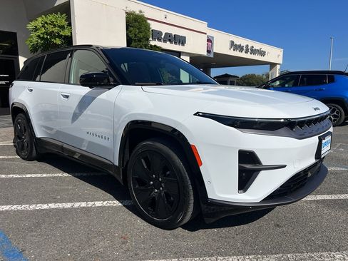 New 2025 Jeep Wagoneer S Launch Edition w/ Trailer Tow Group image 3