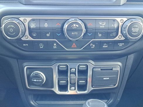 Used 2021 Jeep Gladiator Overland w/ Popular Equipment Package AWD/4WD image 21