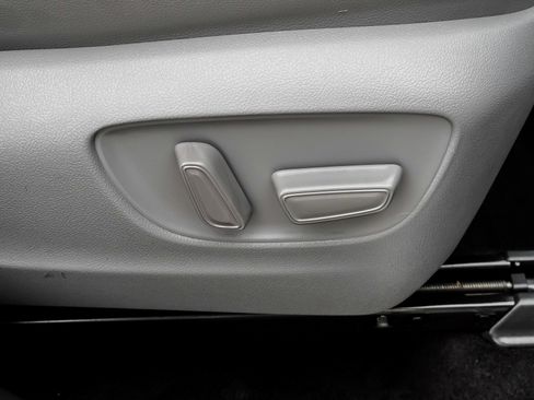 Used 2023 Toyota Highlander Limited image 28