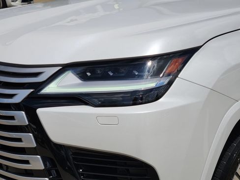Used 2023 Lexus LX 600 4WD w/ Luxury Package image 9