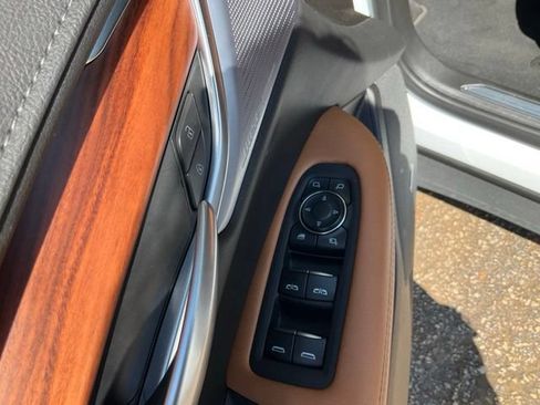 Used 2026 Cadillac XT5 Premium Luxury w/ LPO, ONYX Package FWD image 8