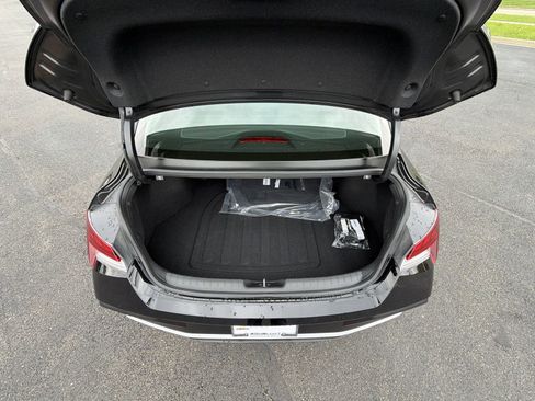 New 2026 Hyundai Elantra Limited FWD image 26