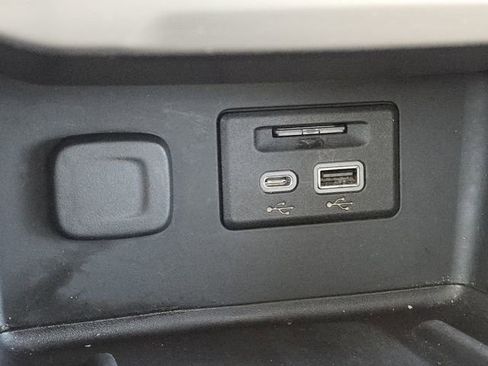 Certified 2023 GMC Acadia Denali w/ Denali Ultimate Package image 8