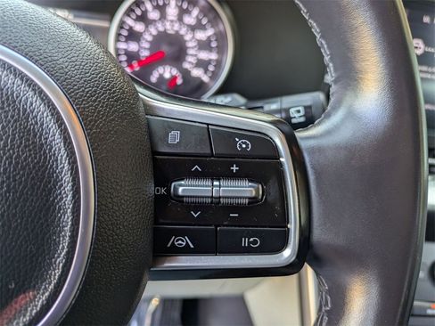 Used 2024 Kia Carnival LX image 23