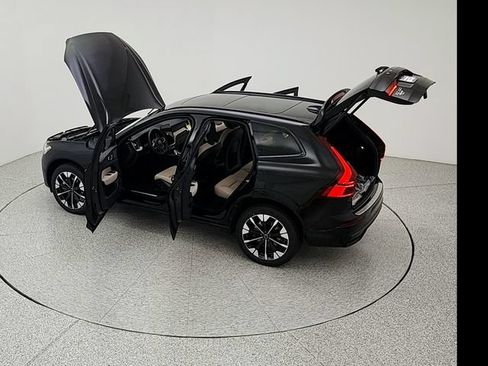 New 2027 Volvo XC60 B5 Plus AWD/4WD image 40