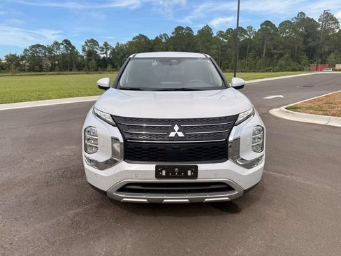 Used 2024 Mitsubishi Outlander AWD image 23
