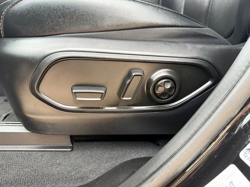 Used 2024 Jeep Grand Cherokee L Limited w/ Luxury Tech Group II image 23