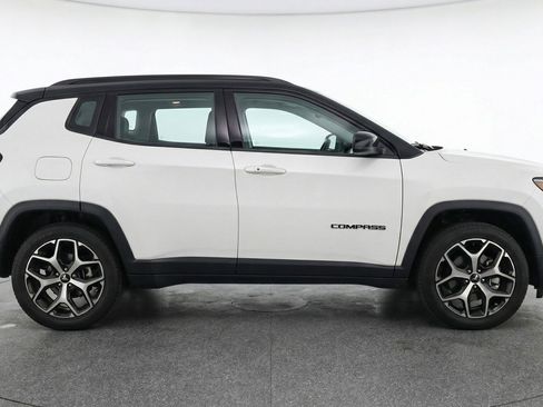 Used 2025 Jeep Compass Limited AWD/4WD image 11