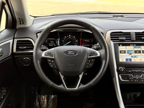Used 2018 Ford Fusion SE w/ Equipment Group 602A FWD image 25