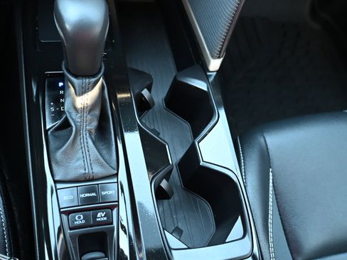 Used 2025 Toyota Camry SE AWD (Natl) image 29