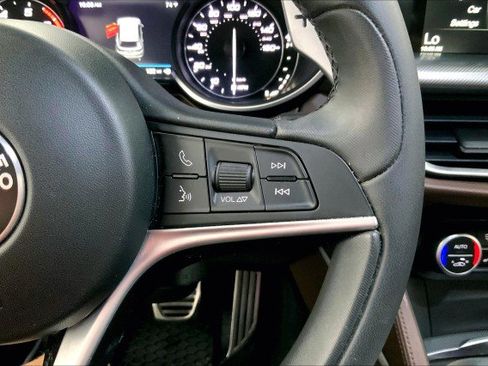 Used 2021 Toyota Corolla LE image 21