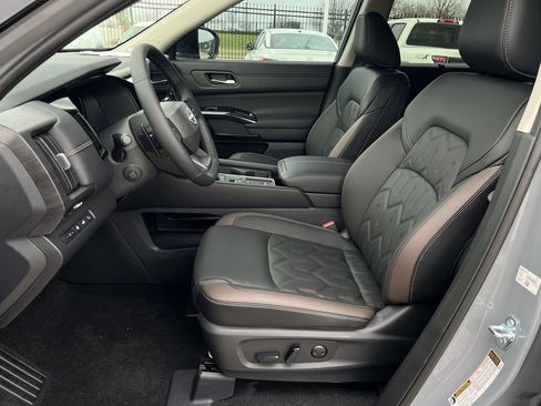 New 2026 Nissan Pathfinder Platinum w/ Cargo Package FWD image 13