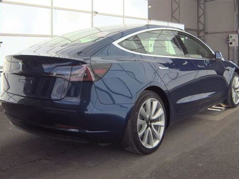 Used 2018 Tesla Model 3 Long Range image 9