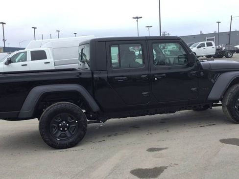 New 2025 Jeep Gladiator Sport image 9