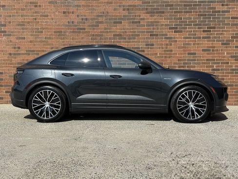 New 2024 Porsche Macan 4 Electric image 8