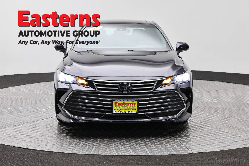 Used 2022 Toyota Avalon XLE w/ Moonroof Package FWD image 3